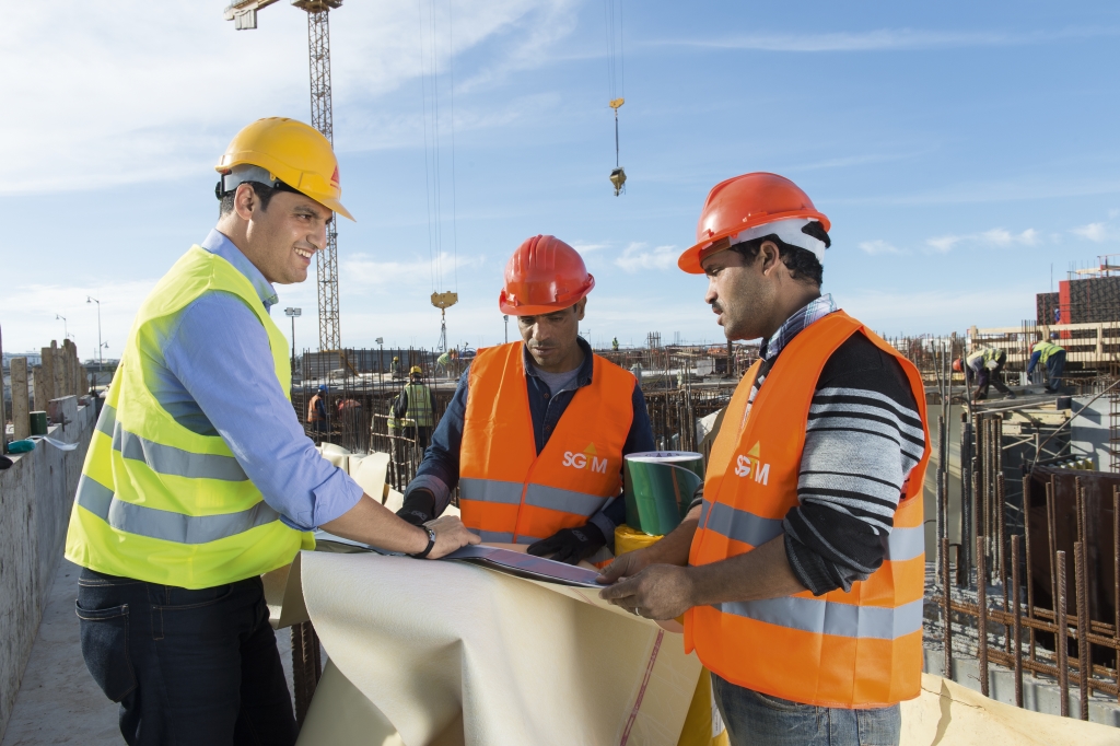 Sika engineer supports contractors on a construction site
